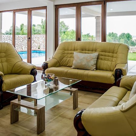 Villa Karla เมจูโกเรีย ภายนอก รูปภาพ