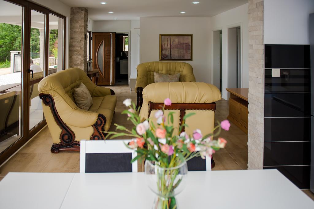 Villa Karla เมจูโกเรีย ภายนอก รูปภาพ