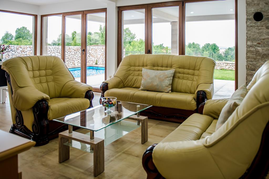Villa Karla เมจูโกเรีย ภายนอก รูปภาพ